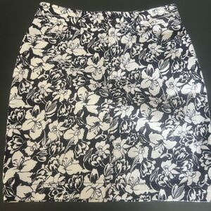 Floral Navy and White Women's Skirt Size 4